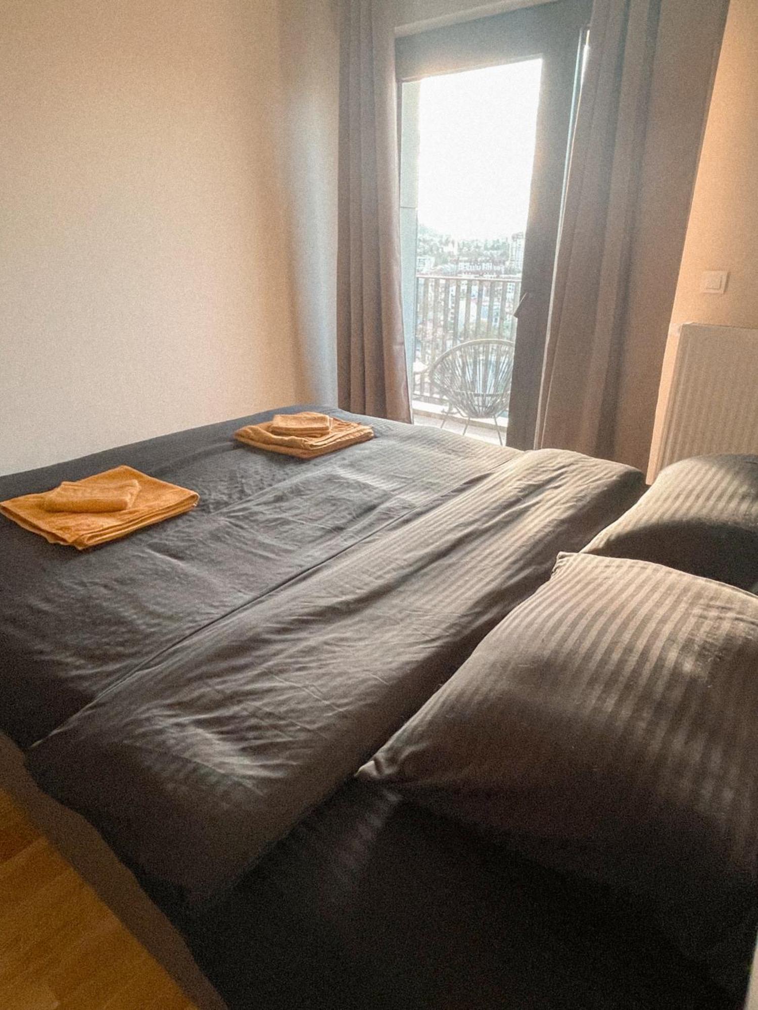 180° View Apartment In Diamond Building Skopje Esterno foto