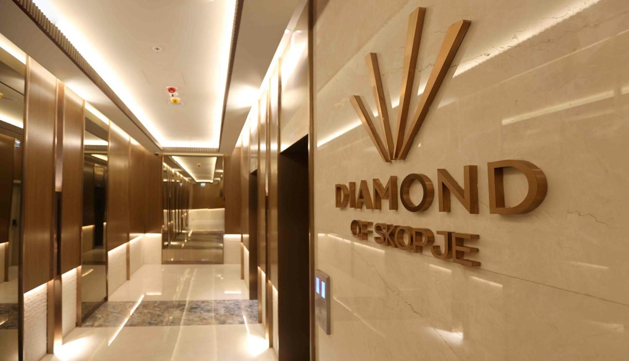 180° View Apartment In Diamond Building Skopje Esterno foto