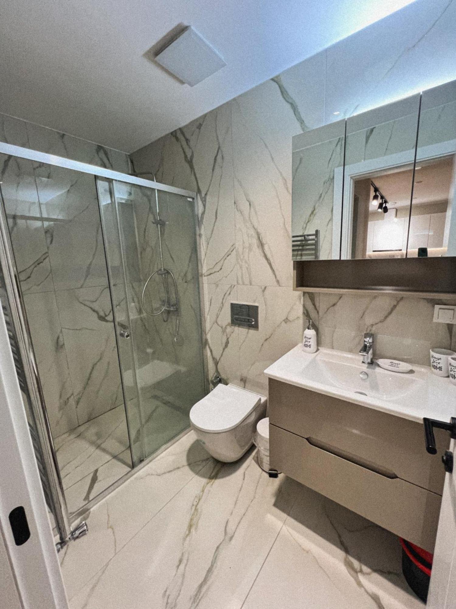 180° View Apartment In Diamond Building Skopje Esterno foto
