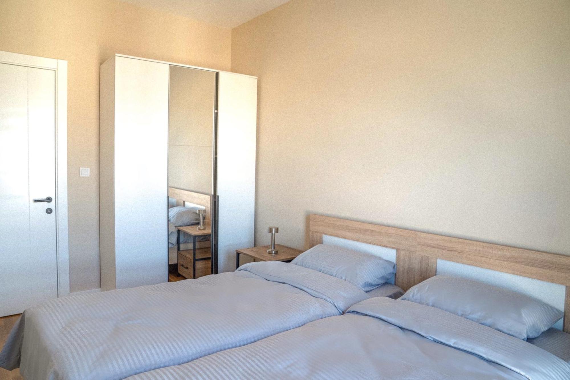 180° View Apartment In Diamond Building Skopje Esterno foto