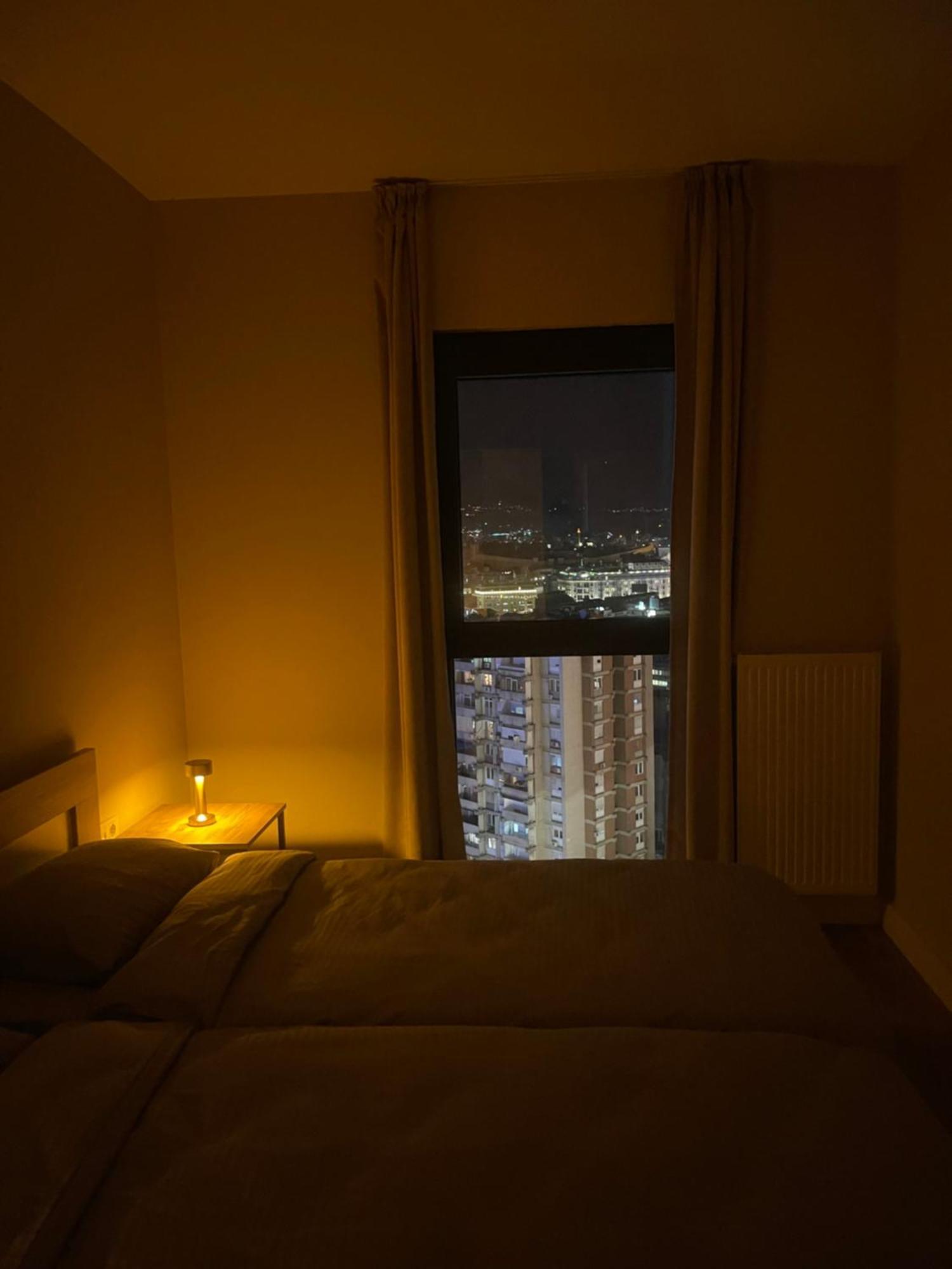 180° View Apartment In Diamond Building Skopje Esterno foto