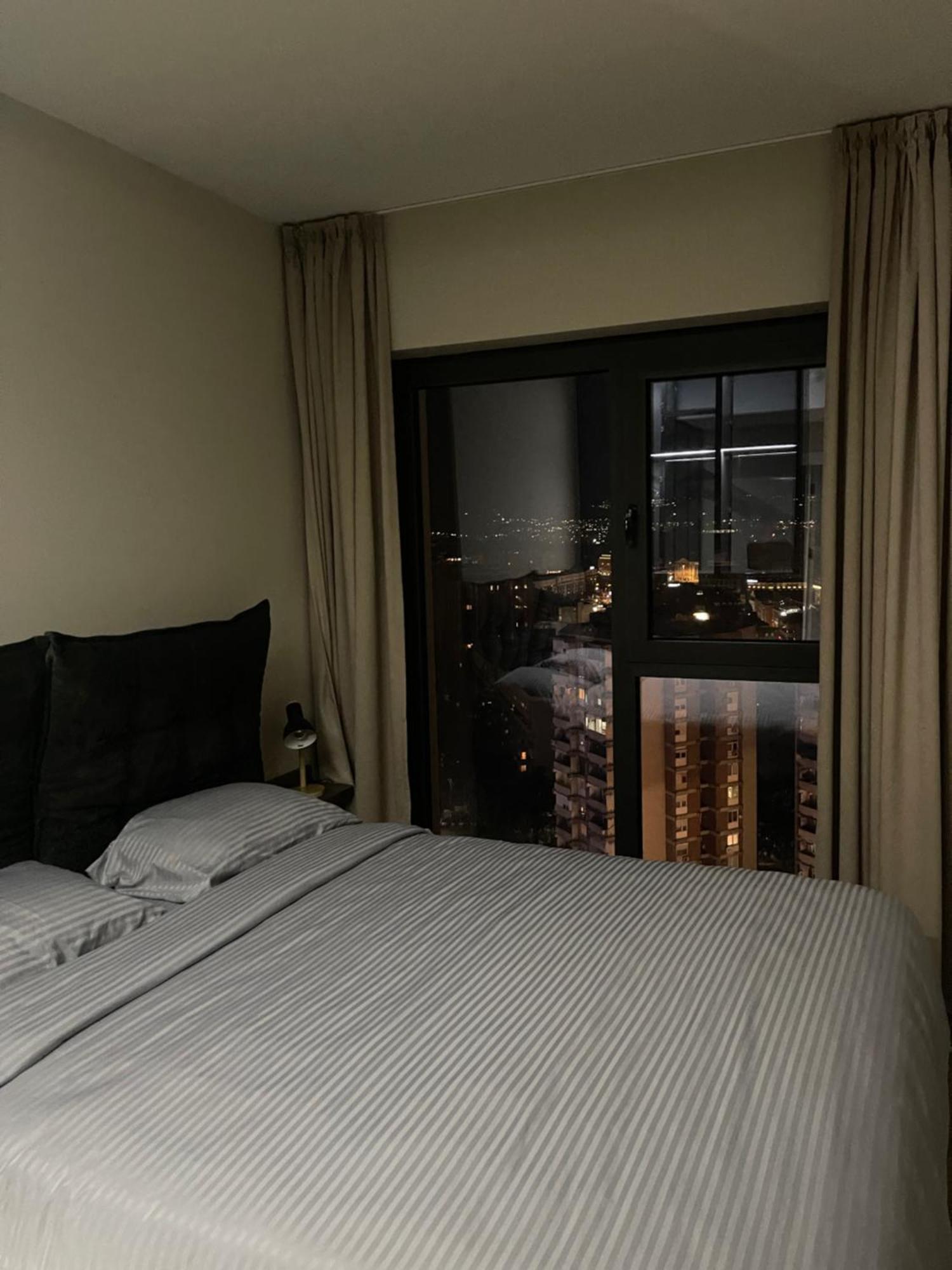 180° View Apartment In Diamond Building Skopje Esterno foto