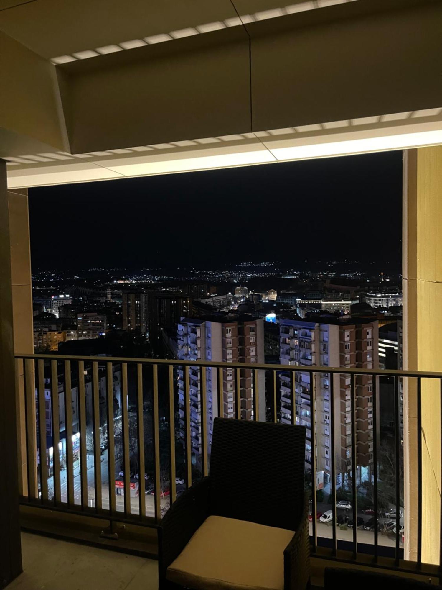 180° View Apartment In Diamond Building Skopje Esterno foto