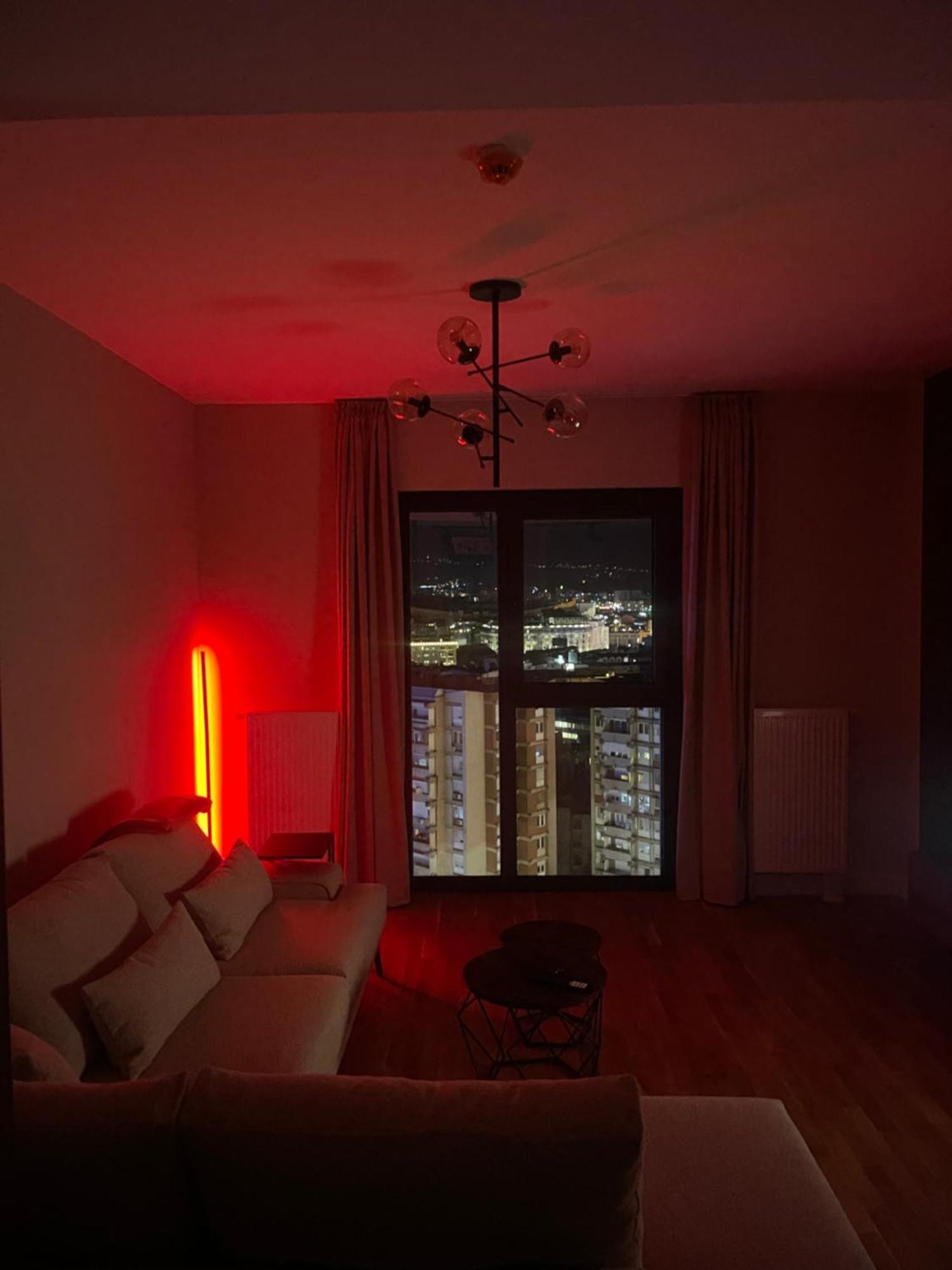 180° View Apartment In Diamond Building Skopje Esterno foto