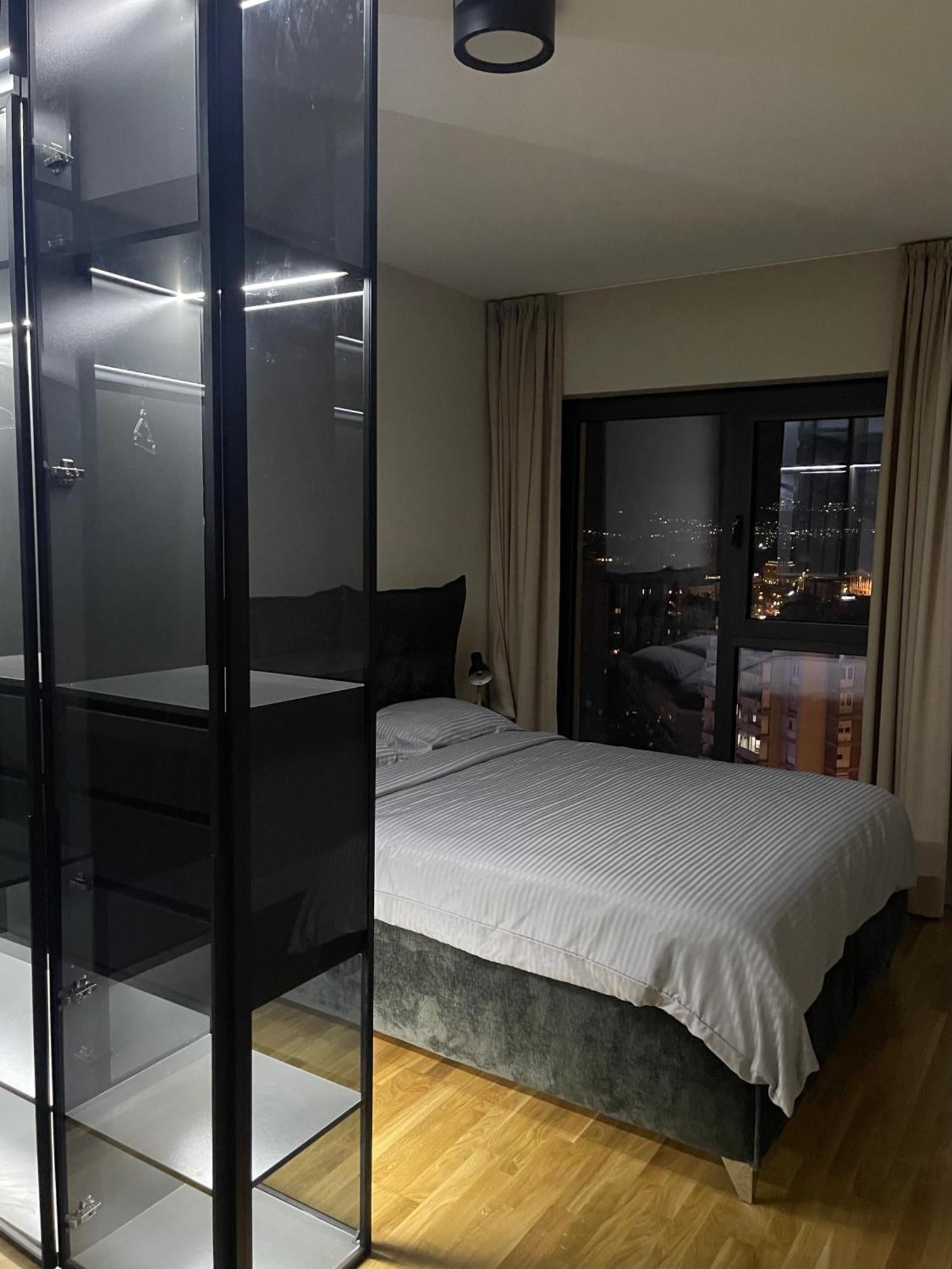 180° View Apartment In Diamond Building Skopje Esterno foto